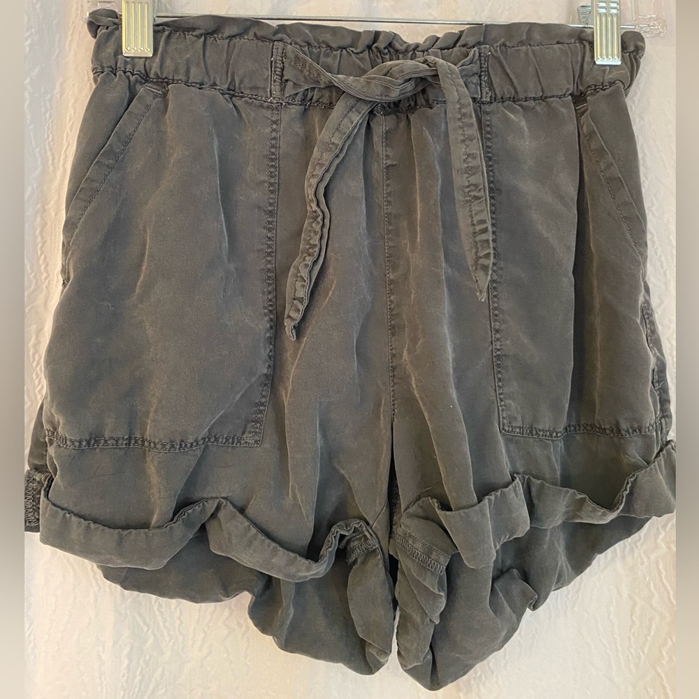 Aerie soft gray shorts with pockets